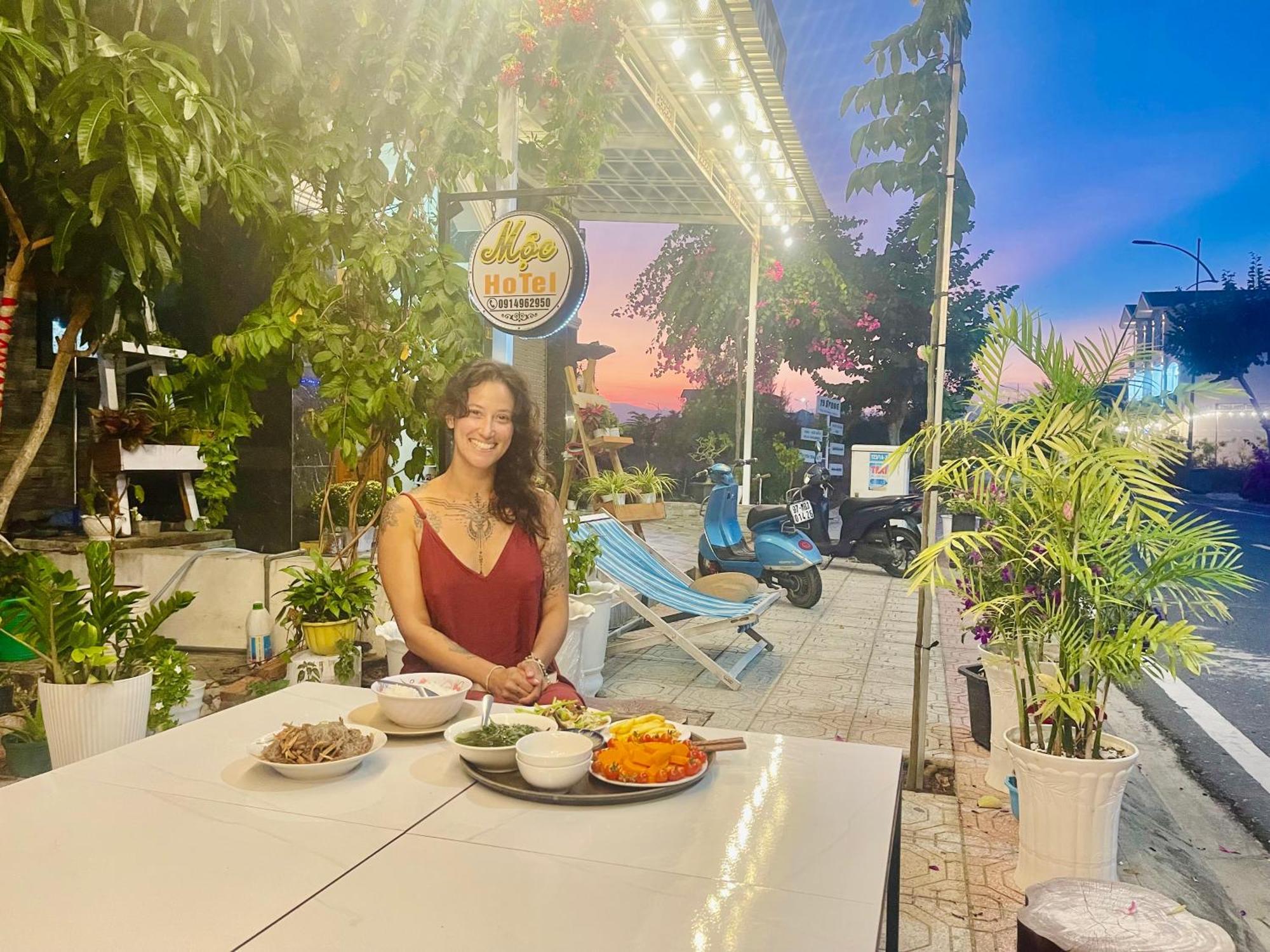 Moc Homestay- Near Bai Dai Beach Cam Lam Buitenkant foto