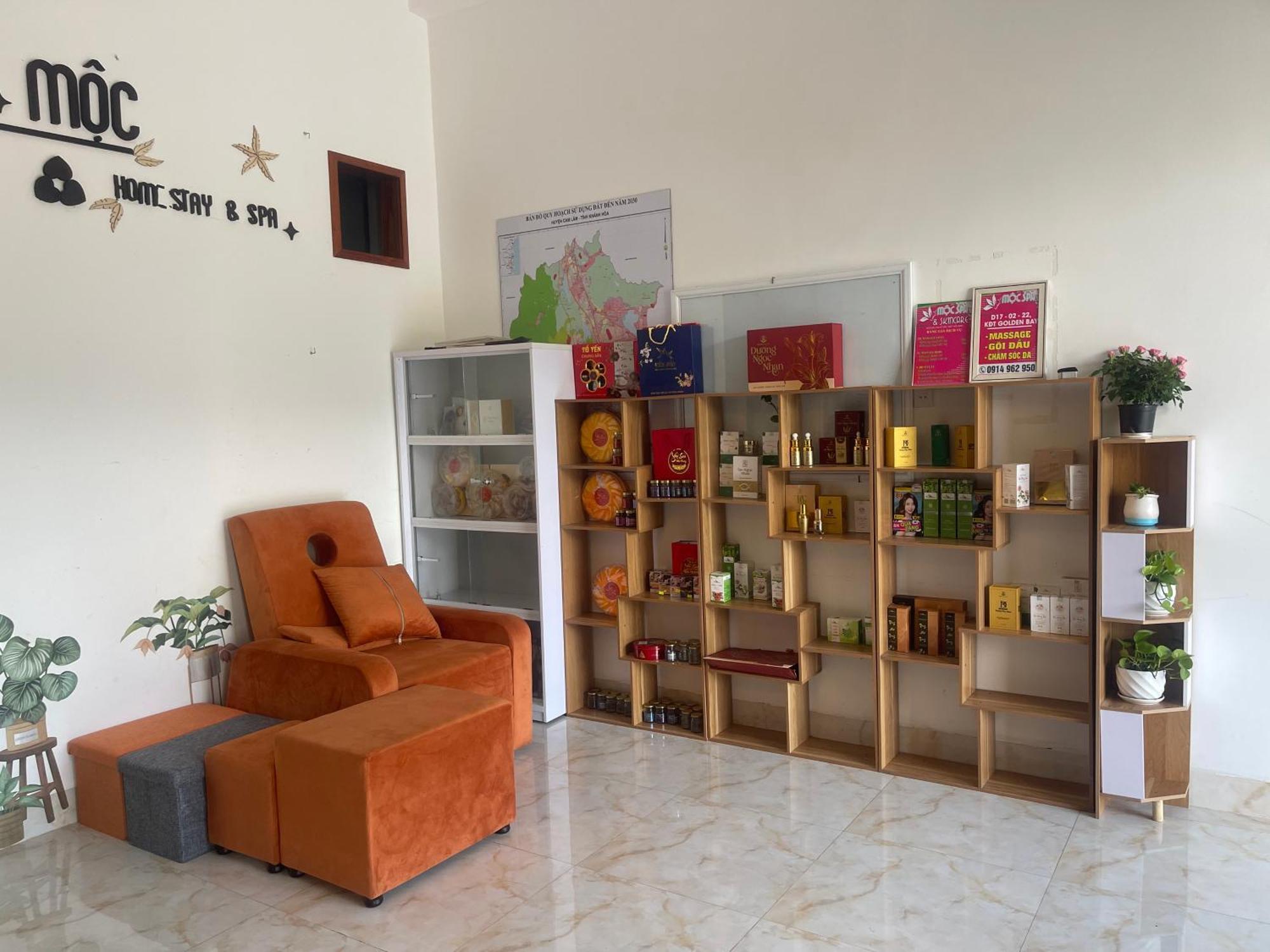 Moc Homestay- Near Bai Dai Beach Cam Lam Buitenkant foto